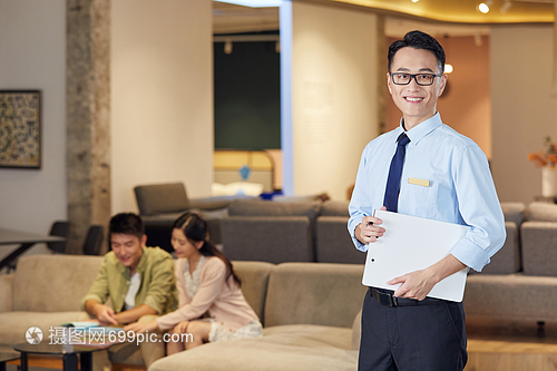 專業形象，信任之基——論家具店銷售人員的形象塑造與銷售藝術